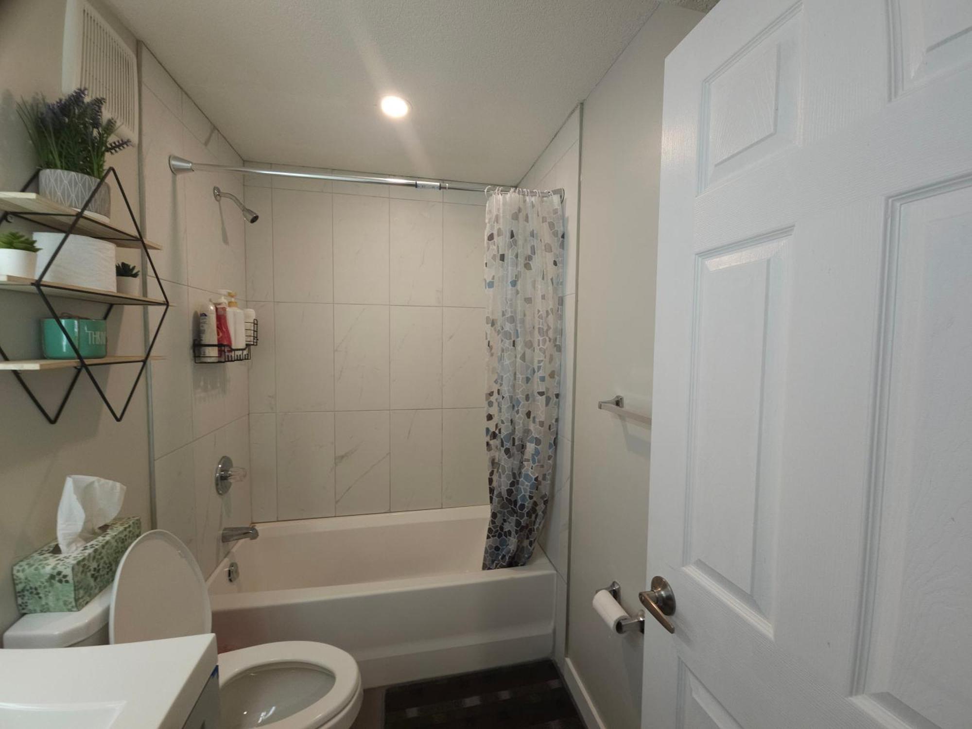 Cozy 2 Bedroom Suite, Queen Beds, Near The Airport Edmonton Esterno foto