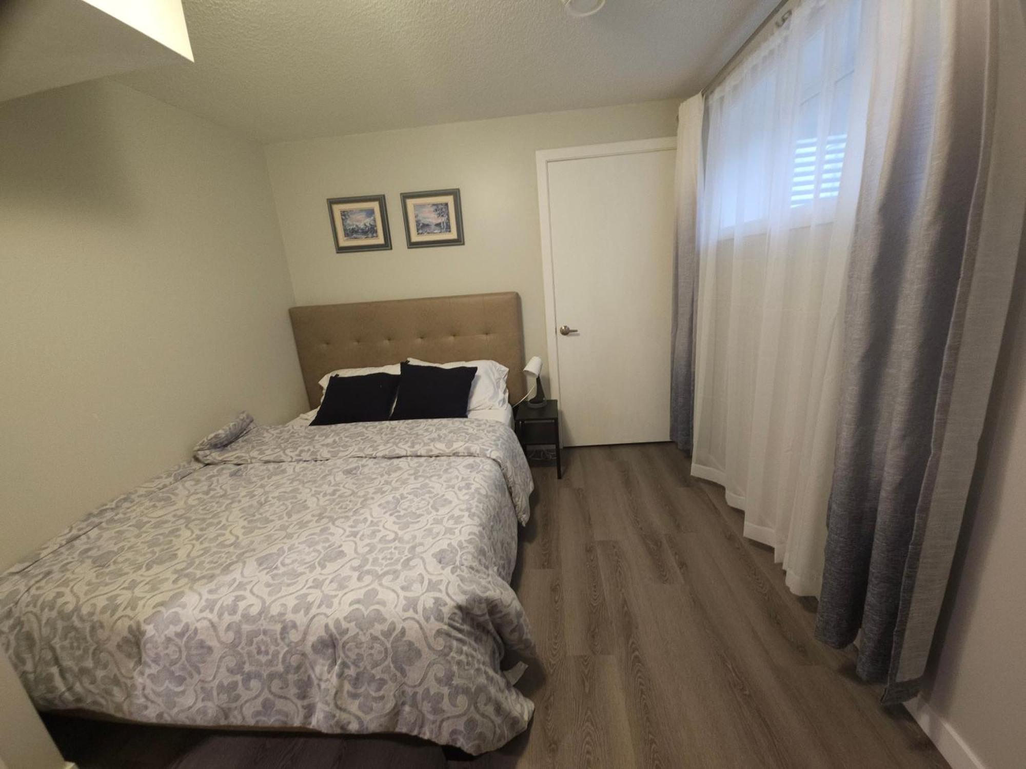 Cozy 2 Bedroom Suite, Queen Beds, Near The Airport Edmonton Esterno foto