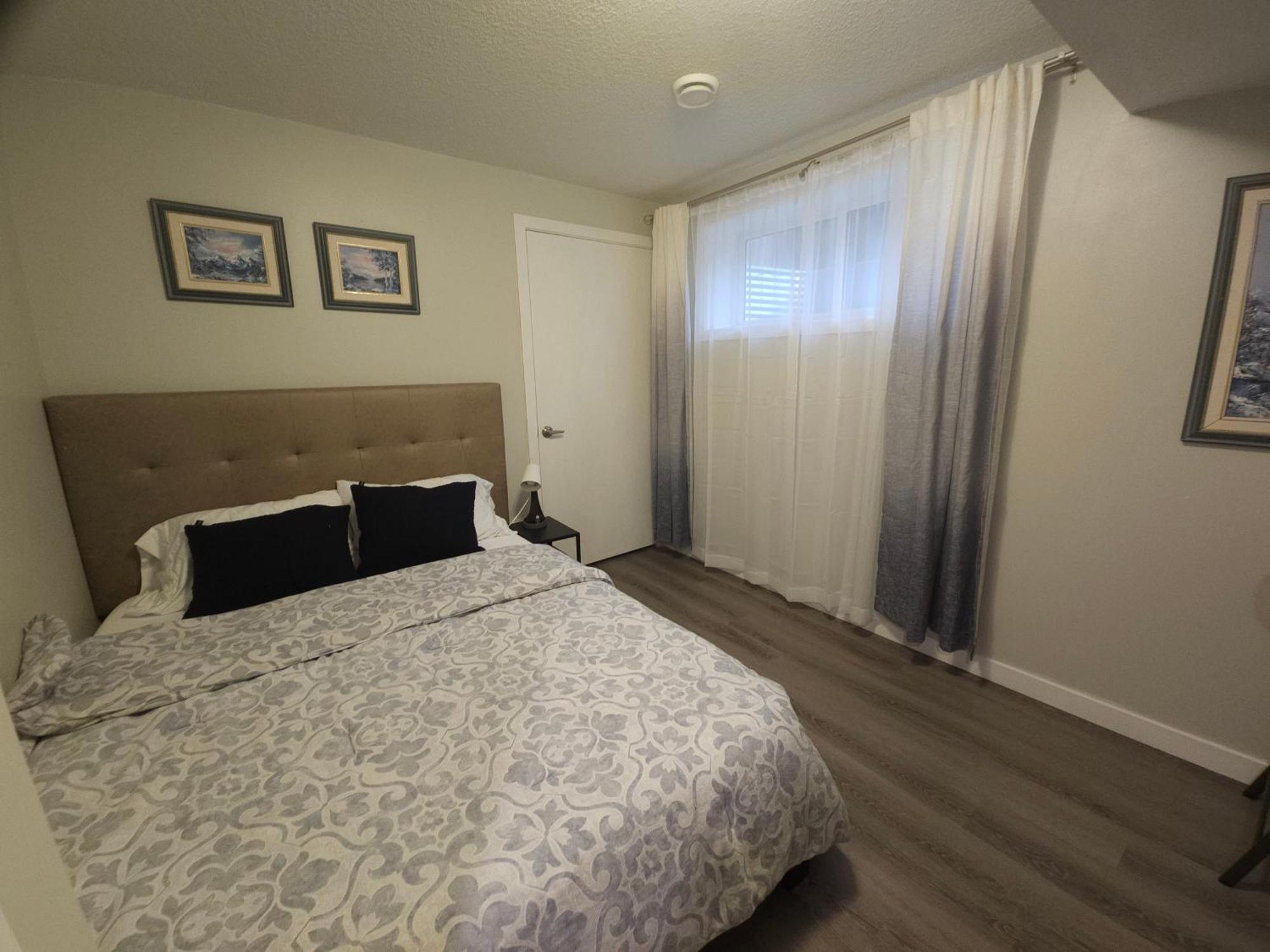Cozy 2 Bedroom Suite, Queen Beds, Near The Airport Edmonton Esterno foto