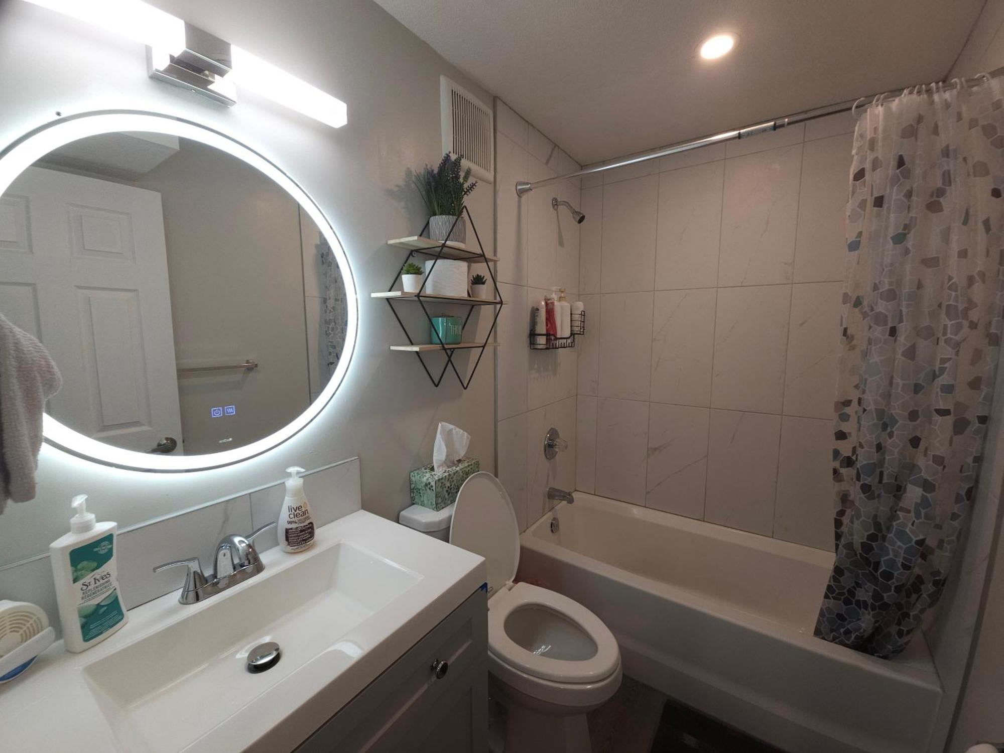 Cozy 2 Bedroom Suite, Queen Beds, Near The Airport Edmonton Esterno foto