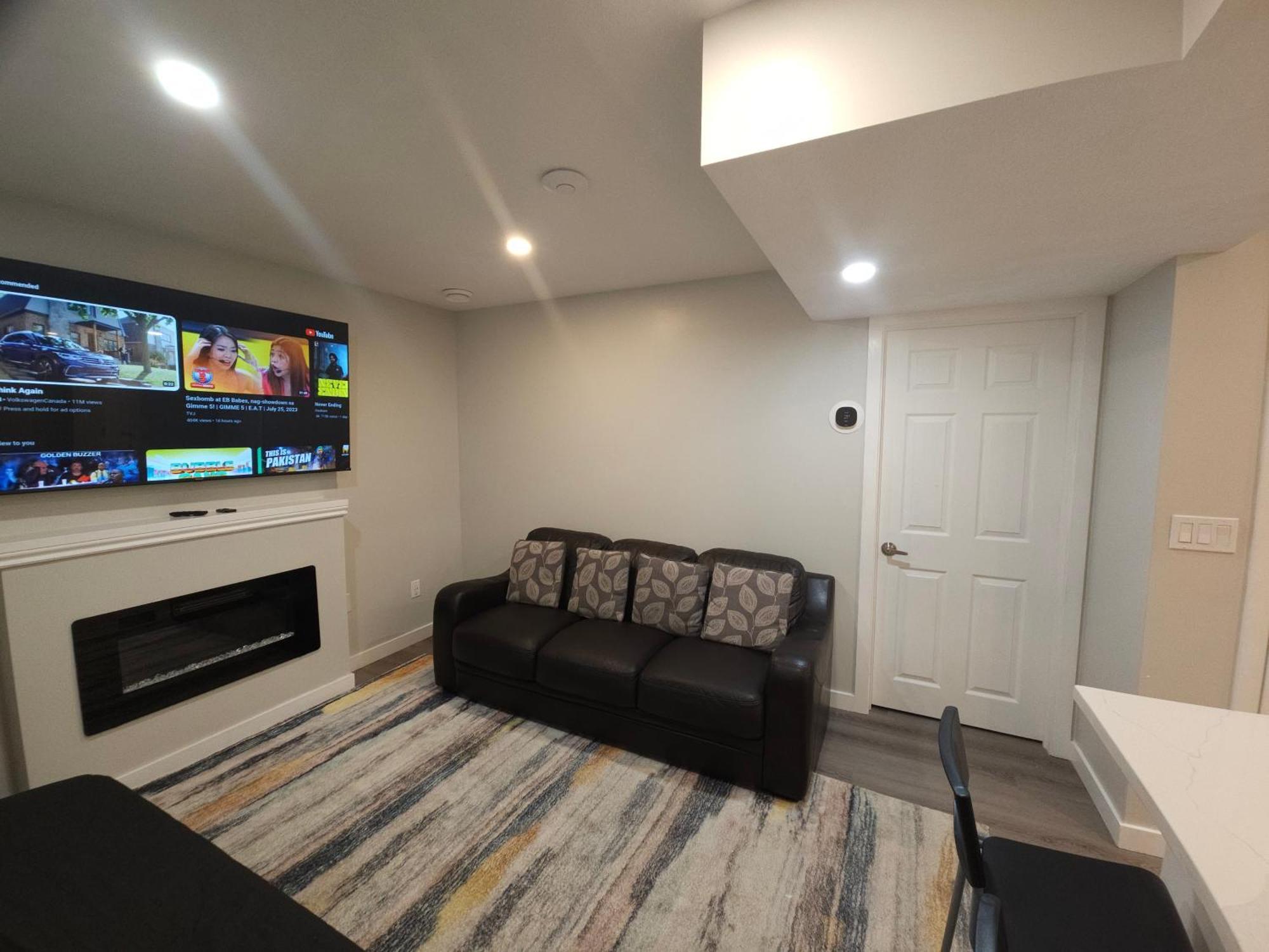 Cozy 2 Bedroom Suite, Queen Beds, Near The Airport Edmonton Esterno foto